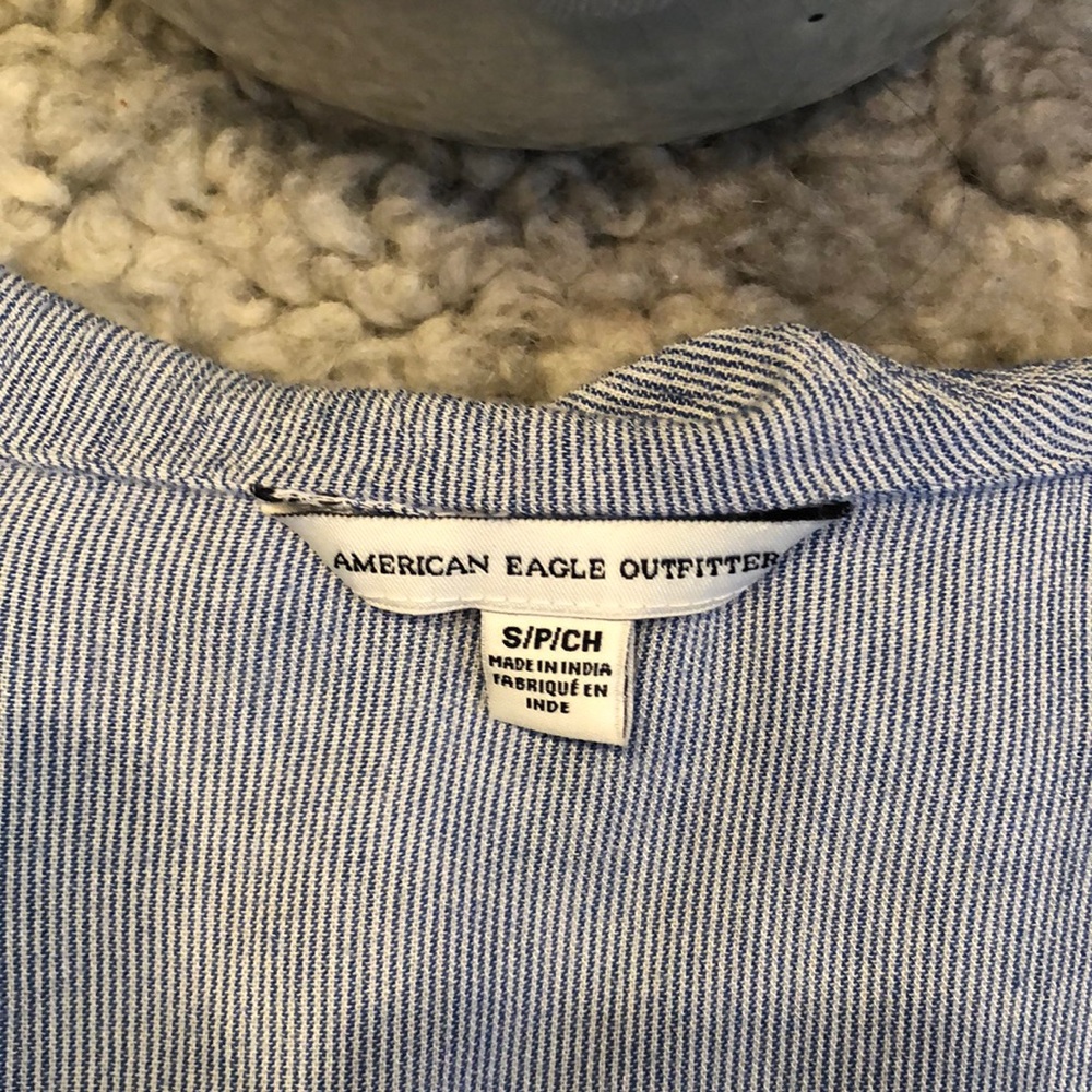 American Eagle Ruffle Top - Picture 3 of 6